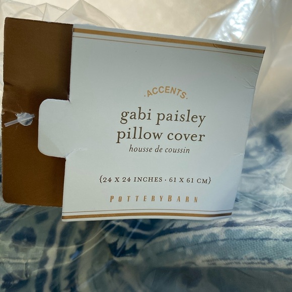 Set of 2 Pottery Barn Gabi Paisley Pillow Shams Blue Off White NEW - Picture 2 of 9